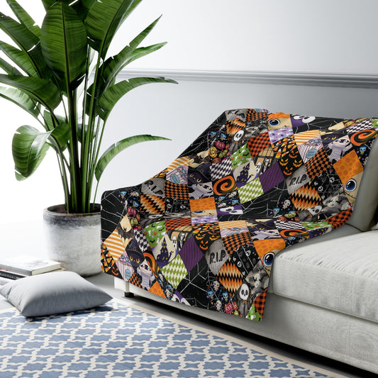Halloween Patchwork Sherpa Fleece Blanket – Cozy & Spooky Comfort